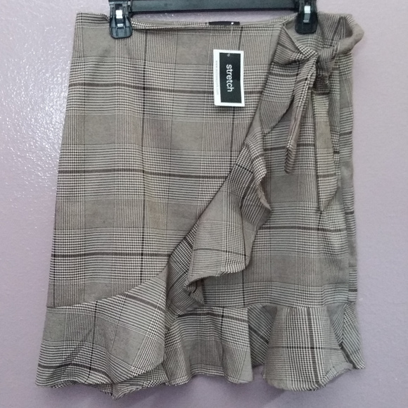 ECI SIDE TIE PLAID PRINT SKIRT. SIZE 8 - Picture 5 of 7